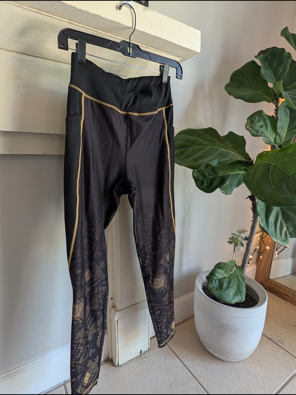 Harry Potter Athletic Leggings with Gold Trim